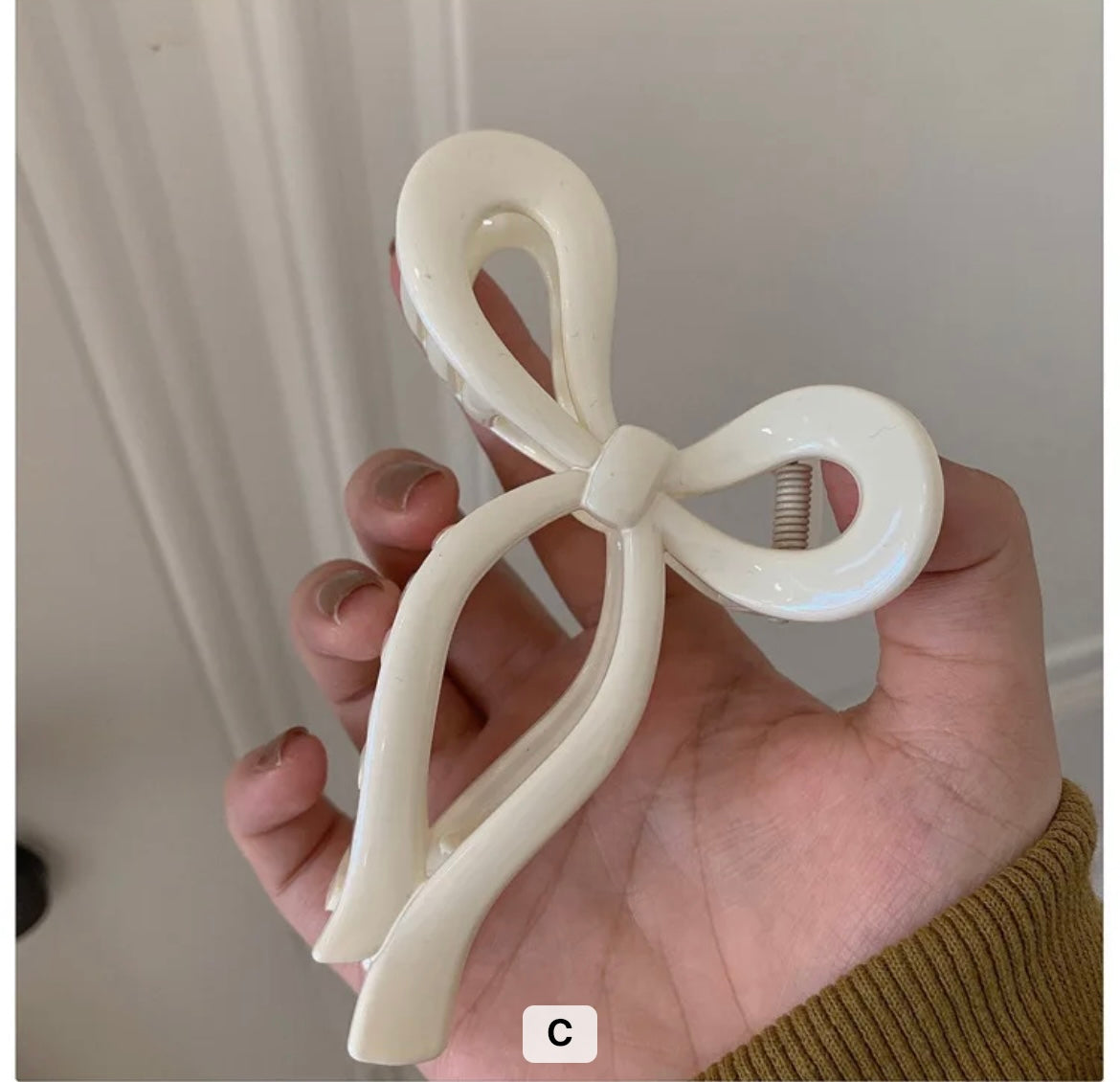 Off white bow hair clip