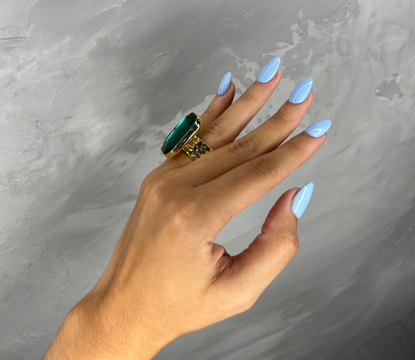 Esmeralda adjustable ring