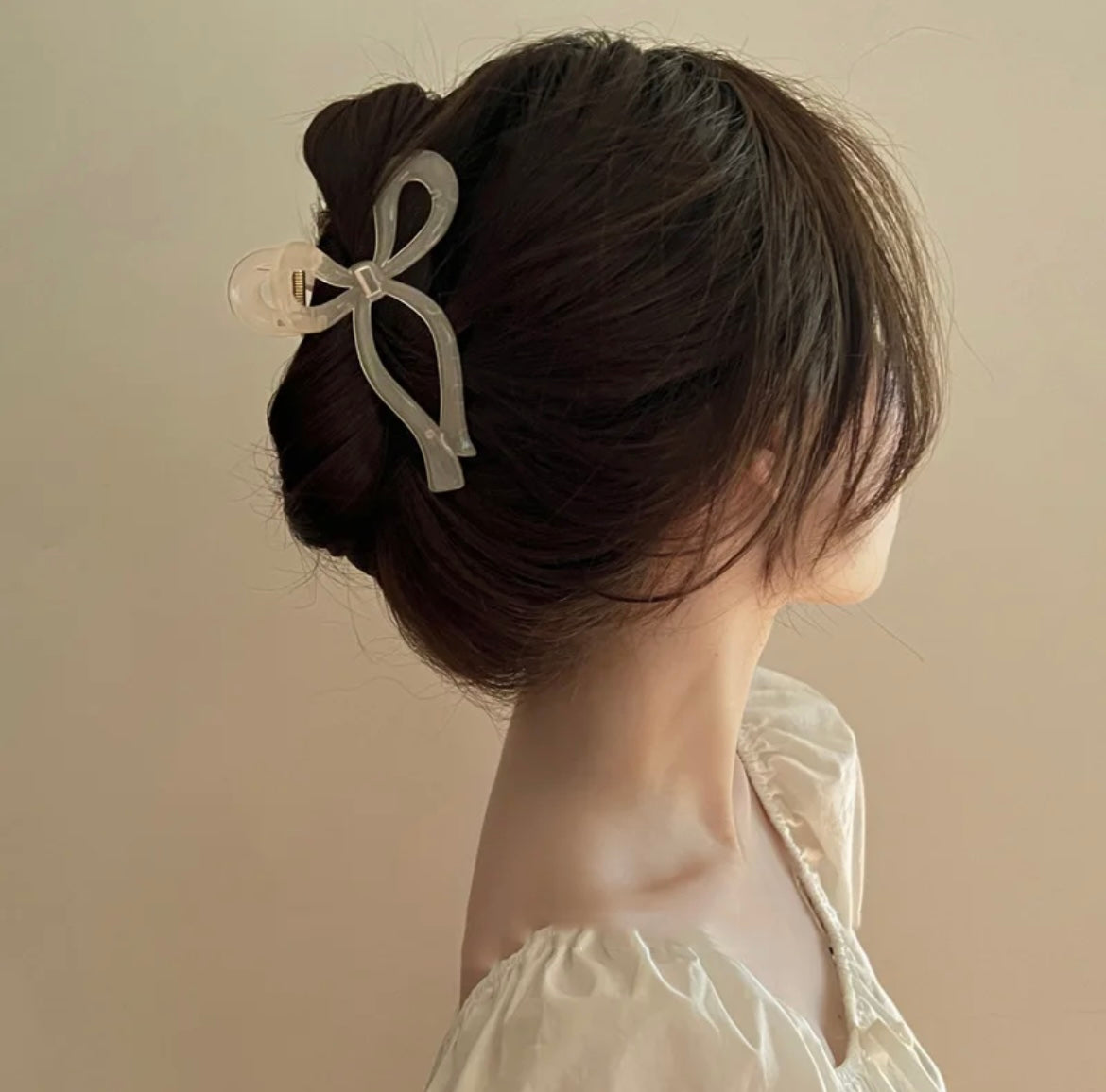 Clear bow hair clip