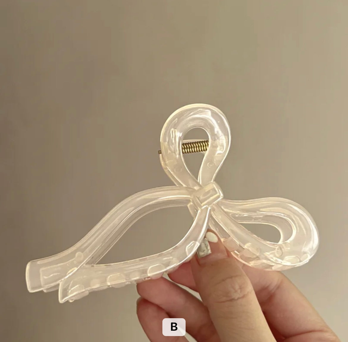 Clear bow hair clip